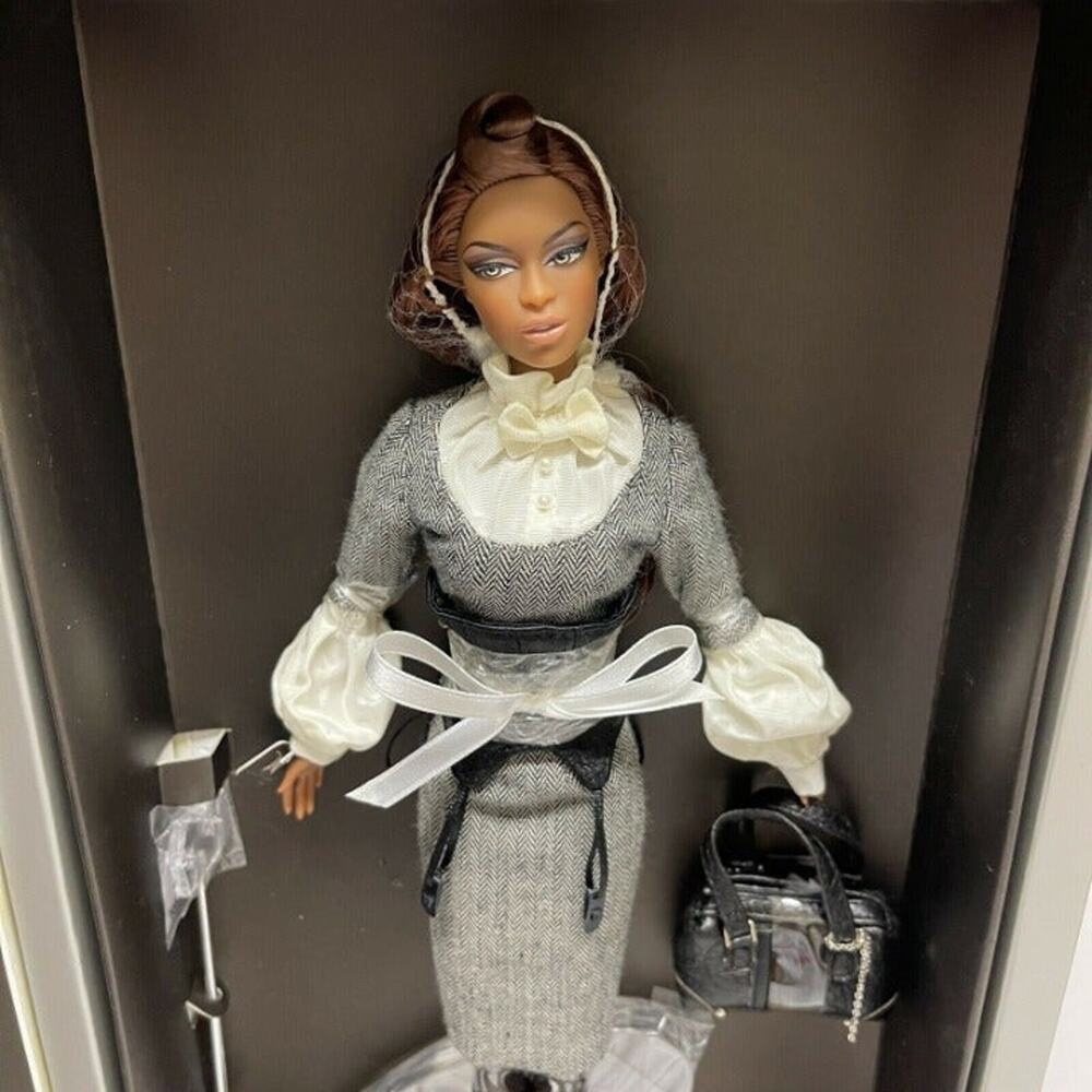 2006 Fashion Royalty Adele Makeda Style Renaissance Doll Fashion Royalty #91120
